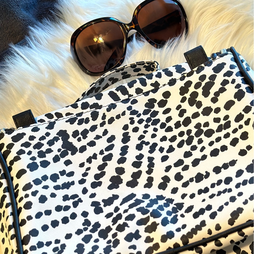 Isaac Mizrahi Black & White Animal Print Makeup Bag - Picture 6 of 17